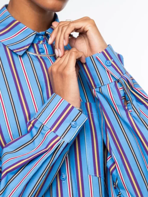 Το REGENCY SHIRT της Peace + Chaos είναι ένα oversized πουκάμισο από δροσερή και ανάλαφρη βαμβακερή poplin, σχεδιασμένο σε relaxed γραμμή για άνετη και σύγχρονη εφαρμογή.