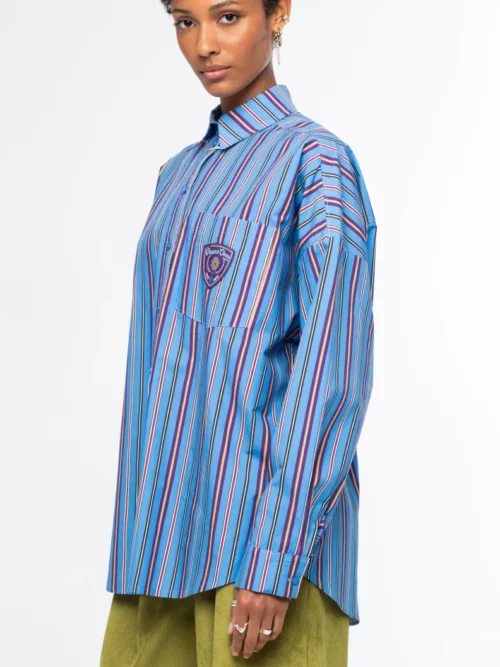 Το REGENCY SHIRT της Peace + Chaos είναι ένα oversized πουκάμισο από δροσερή και ανάλαφρη βαμβακερή poplin, σχεδιασμένο σε relaxed γραμμή για άνετη και σύγχρονη εφαρμογή.