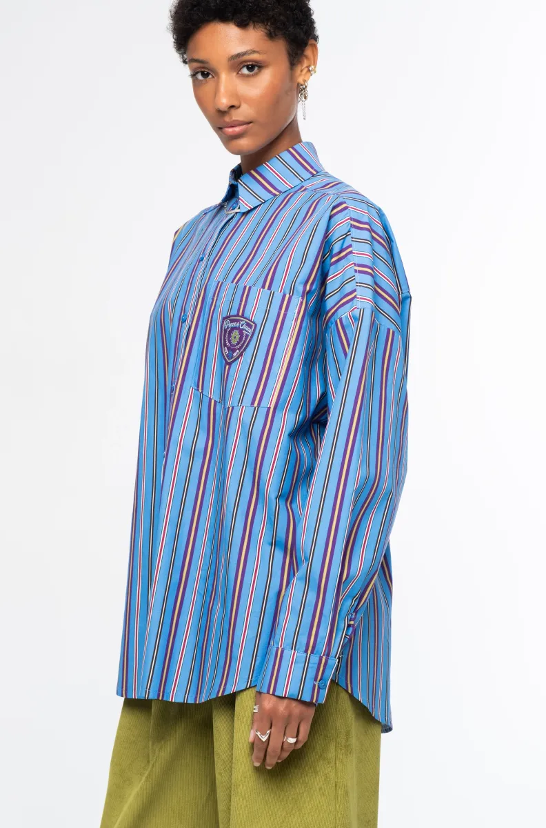 Το REGENCY SHIRT της Peace + Chaos είναι ένα oversized πουκάμισο από δροσερή και ανάλαφρη βαμβακερή poplin, σχεδιασμένο σε relaxed γραμμή για άνετη και σύγχρονη εφαρμογή.