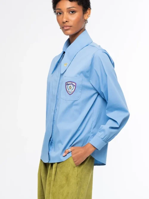 Το Posh Shirt από την ελληνική εταιρεία Peace + Chaos επαναπροσδιορίζει το κλασικό, κομψό πουκάμισο μέσα από τη χαρακτηριστική αισθητική του brand.