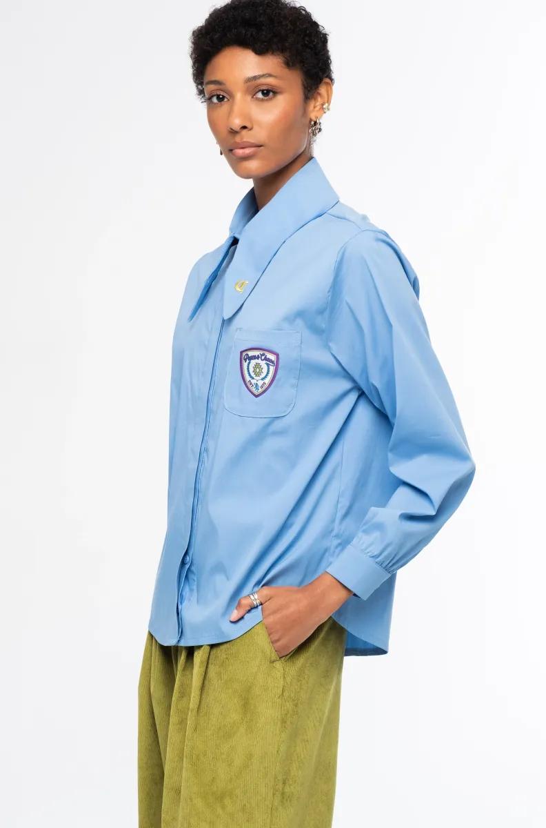 Το Posh Shirt από την ελληνική εταιρεία Peace + Chaos επαναπροσδιορίζει το κλασικό, κομψό πουκάμισο μέσα από τη χαρακτηριστική αισθητική του brand.
