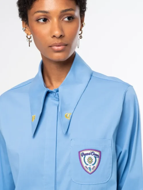 Το Posh Shirt από την ελληνική εταιρεία Peace + Chaos επαναπροσδιορίζει το κλασικό, κομψό πουκάμισο μέσα από τη χαρακτηριστική αισθητική του brand.
