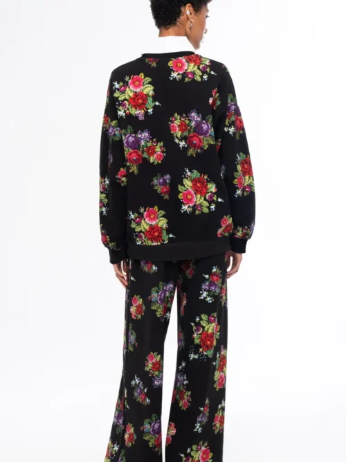 Το Bouquet Pants της Peace + Chaos συνδυάζει άνεση και κομψότητα σε ένα σύγχρονο, relaxed σχέδιο. Είναι κατασκευασμένο από βαμβακερό jersey τύπου sweatshirt, προσφέροντας απαλή αίσθηση και άνεση στην καθημερινή χρήση.