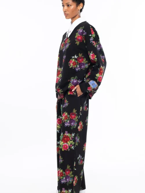 Το Bouquet Pants της Peace + Chaos συνδυάζει άνεση και κομψότητα σε ένα σύγχρονο, relaxed σχέδιο. Είναι κατασκευασμένο από βαμβακερό jersey τύπου sweatshirt, προσφέροντας απαλή αίσθηση και άνεση στην καθημερινή χρήση.