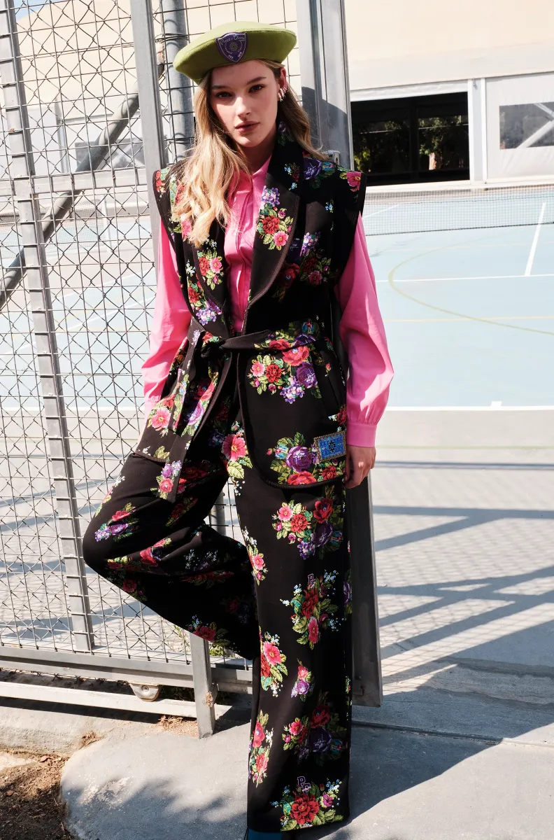Το Bouquet Pants της Peace + Chaos συνδυάζει άνεση και κομψότητα σε ένα σύγχρονο, relaxed σχέδιο. Είναι κατασκευασμένο από βαμβακερό jersey τύπου sweatshirt, προσφέροντας απαλή αίσθηση και άνεση στην καθημερινή χρήση.