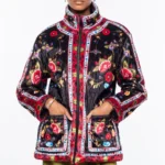 Το ESSENCE & VENOMOUS PUFFER DOUBLE FACED της Peace + Chaos είναι ένα εντυπωσιακό reversible puffer jacket που συνδυάζει δύο διαφορετικές αισθητικές σε ένα statement κομμάτι.