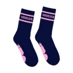 Οι DIVISION DARK BLUE SOCKS συνδυάζουν αθλητικό στυλ και καθημερινή άνεση σε μια διαχρονική σκούρα μπλε απόχρωση.