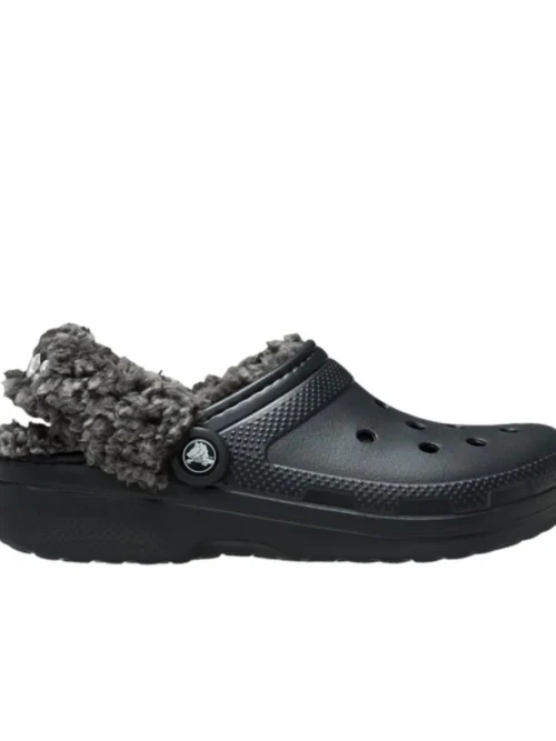 Τα Crocs Classic Fleece Lined Clogs συνδυάζουν την εμβληματική άνεση των Classic Clogs με μια ζεστή και απαλή επένδυση sherpa fleece, αποτελώντας την ιδανική επιλογή για τις πιο κρύες ημέρες.