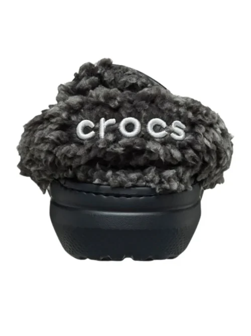 Τα Crocs Classic Fleece Lined Clogs συνδυάζουν την εμβληματική άνεση των Classic Clogs με μια ζεστή και απαλή επένδυση sherpa fleece, αποτελώντας την ιδανική επιλογή για τις πιο κρύες ημέρες.