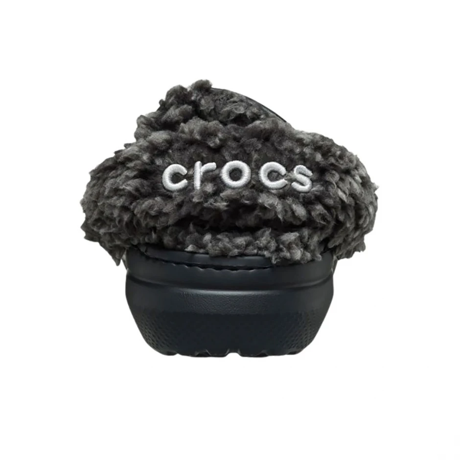 Τα Crocs Classic Fleece Lined Clogs συνδυάζουν την εμβληματική άνεση των Classic Clogs με μια ζεστή και απαλή επένδυση sherpa fleece, αποτελώντας την ιδανική επιλογή για τις πιο κρύες ημέρες.
