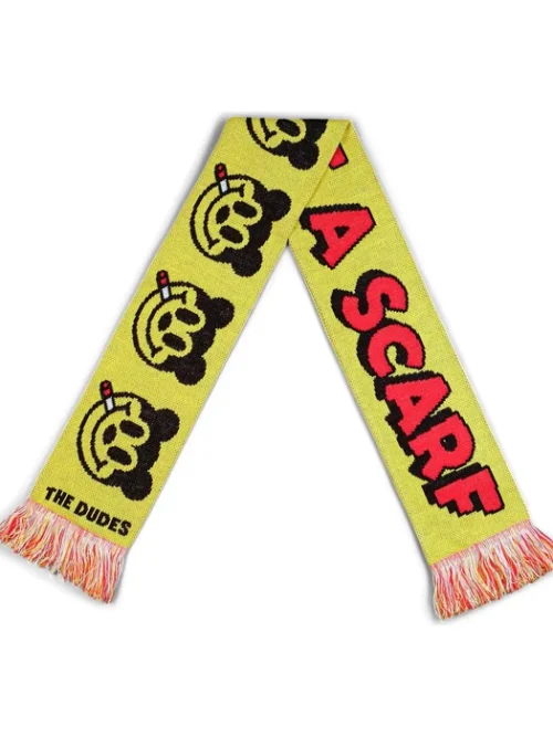 Το Not a Scarf Scarf είναι ένα πολύχρωμο κασκόλ με το ιδιαίτερο Not a Scarf artwork του γνωστού καλλιτέχνη McBess. Ένα ξεχωριστό streetwear αξεσουάρ με ιδιαίτερη εικαστική ταυτότητα, ιδανικό για να δώσει χαρακτήρα σε κάθε εμφάνιση.