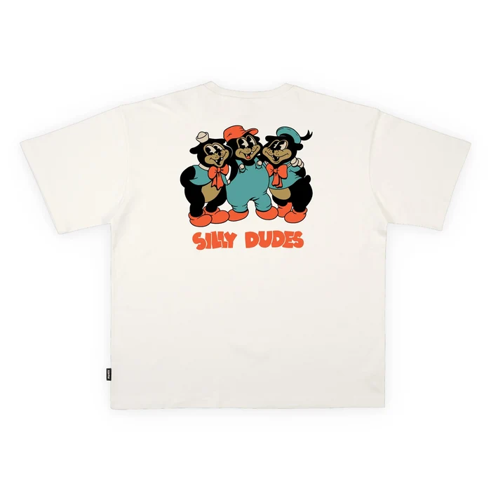 Premium oversized heavyweight T-shirt σε off-white χρώμα, με το χαρακτηριστικό Silly Dudes artwork του καλλιτέχνη McBess.