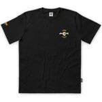 Ανδρικό T-shirt The Dudes Deadbeat Snare σε μαύρο χρώμα, από τη συλλογή 2026 της The Dudes. Κατασκευασμένο από 100% βαμβάκι, προσφέρει άνεση και ευχάριστη αίσθηση στην καθημερινή χρήση.