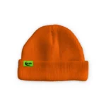 Το Green Death Sailor Beanie σε έντονο πορτοκαλί χρώμα (Signal Orange) ξεχωρίζει με το ιδιαίτερο Green Death Sailor artwork του γνωστού καλλιτέχνη McBess.