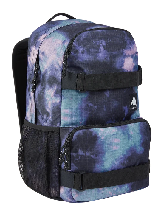 Το Burton Treble Yell 21L Backpack είναι ένα πρακτικό και μοντέρνο σακίδιο πλάτης με λεπτό σχεδιασμό, ειδική θήκη για φορητό υπολογιστή και ιμάντες μεταφοράς skateboard. Είναι ιδανικό για καθημερινές μετακινήσεις, σχολή, εργασία και δραστηριότητες στην πόλη.