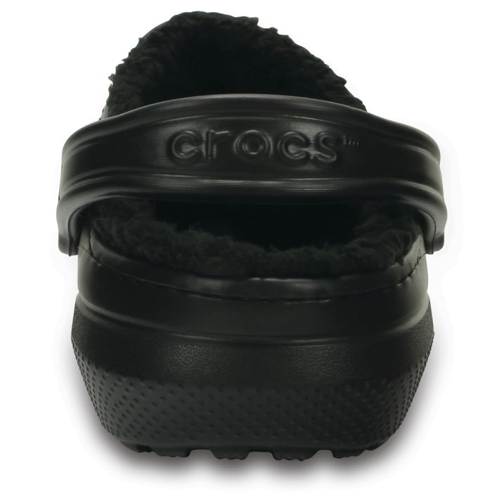 Η αγαπημένη άνεση των Crocs Classic Clog αποκτά μια πιο ζεστή εκδοχή, ιδανική για όλη τη χειμερινή σεζόν. Τα Classic Lined Clog διαθέτουν μαλακό, χνουδωτό εσωτερικό που προσφέρει επιπλέον ζεστασιά και άνεση, είτε βρίσκεστε στο σπίτι είτε σε εξωτερικούς χώρους.
