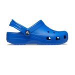Το αυθεντικό Classic Clog της Crocs συνδυάζει εμβληματικό στιλ, ευελιξία και άνεση σε ένα σχέδιο που αγαπούν μικροί και μεγάλοι. Εύκολο στο φόρεμα και την αφαίρεση, αποτελεί την ιδανική επιλογή για την καθημερινότητα και όλες τις δραστηριότητες των παιδιών.