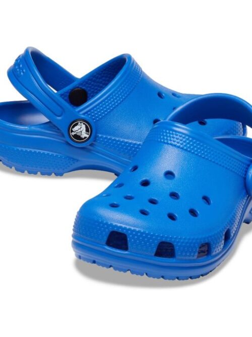 Το αυθεντικό Classic Clog της Crocs συνδυάζει εμβληματικό στιλ, ευελιξία και άνεση σε ένα σχέδιο που αγαπούν μικροί και μεγάλοι. Εύκολο στο φόρεμα και την αφαίρεση, αποτελεί την ιδανική επιλογή για την καθημερινότητα και όλες τις δραστηριότητες των παιδιών.