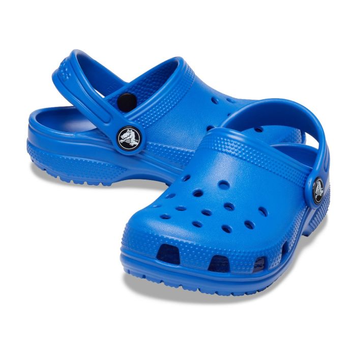 Το αυθεντικό Classic Clog της Crocs συνδυάζει εμβληματικό στιλ, ευελιξία και άνεση σε ένα σχέδιο που αγαπούν μικροί και μεγάλοι. Εύκολο στο φόρεμα και την αφαίρεση, αποτελεί την ιδανική επιλογή για την καθημερινότητα και όλες τις δραστηριότητες των παιδιών.