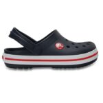 Τα Crocband Clog K – Navy/Red συνδυάζουν την εμβληματική άνεση των Crocs με μια αθλητική και δυναμική εμφάνιση, αποτελώντας ιδανική επιλογή για δραστήρια παιδιά.