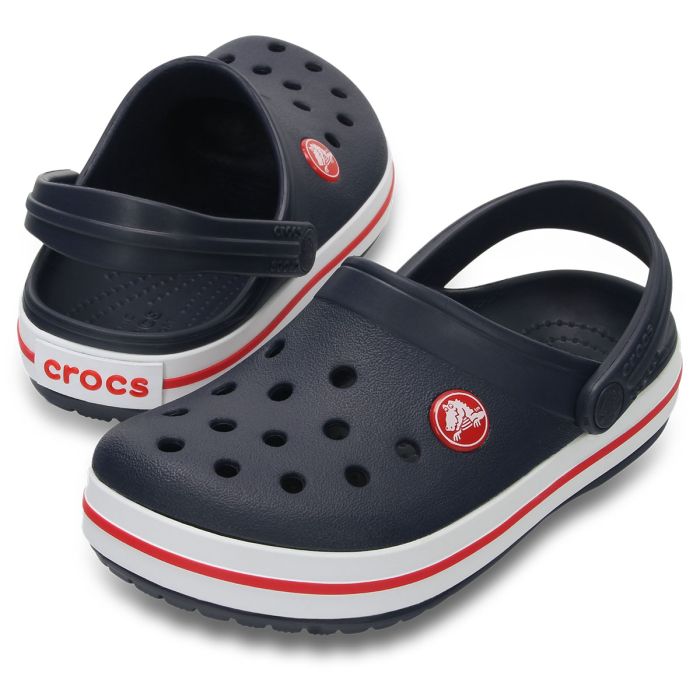 Τα Crocband Clog K – Navy/Red συνδυάζουν την εμβληματική άνεση των Crocs με μια αθλητική και δυναμική εμφάνιση, αποτελώντας ιδανική επιλογή για δραστήρια παιδιά.