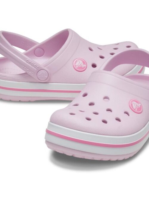 Το αυθεντικό Crocband Clog επιστρέφει σε μια παιδική εκδοχή που συνδυάζει ευελιξία, άνεση και αθλητικό στιλ. Εύκολο στο φόρεμα και την αφαίρεση, αποτελεί μια πρακτική επιλογή για την καθημερινότητα των παιδιών, από τις πρώτες τους δραστηριότητες μέχρι τις πιο έντονες περιπέτειες.