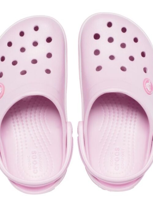 Το αυθεντικό Crocband Clog επιστρέφει σε μια παιδική εκδοχή που συνδυάζει ευελιξία, άνεση και αθλητικό στιλ. Εύκολο στο φόρεμα και την αφαίρεση, αποτελεί μια πρακτική επιλογή για την καθημερινότητα των παιδιών, από τις πρώτες τους δραστηριότητες μέχρι τις πιο έντονες περιπέτειες.