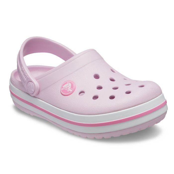 Το αυθεντικό Crocband Clog επιστρέφει σε μια παιδική εκδοχή που συνδυάζει ευελιξία, άνεση και αθλητικό στιλ. Εύκολο στο φόρεμα και την αφαίρεση, αποτελεί μια πρακτική επιλογή για την καθημερινότητα των παιδιών, από τις πρώτες τους δραστηριότητες μέχρι τις πιο έντονες περιπέτειες.
