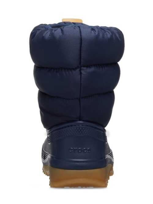 Οι Classic Neo Puff Boot είναι οι ιδανικές παιδικές μπότες για τις κρύες ημέρες του χειμώνα. Συνδυάζουν ζεστασιά, άνεση και ελαφριά κατασκευή, προσφέροντας στα μικρά ποδαράκια προστασία και άνεση σε κάθε χειμερινή δραστηριότητα.