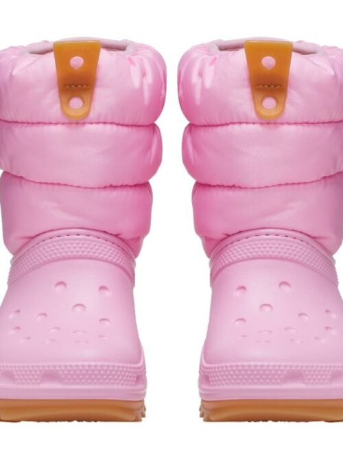 Οι Classic Neo Puff Boot είναι οι ιδανικές παιδικές μπότες για τις κρύες ημέρες του χειμώνα, συνδυάζοντας ζεστασιά, άνεση και εξαιρετικά ελαφριά κατασκευή.