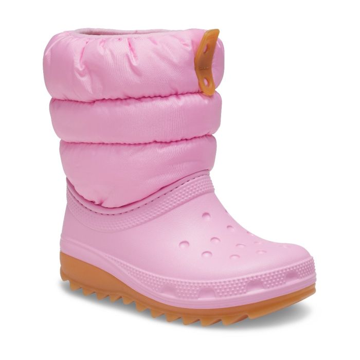 Οι Classic Neo Puff Boot είναι οι ιδανικές παιδικές μπότες για τις κρύες ημέρες του χειμώνα, συνδυάζοντας ζεστασιά, άνεση και εξαιρετικά ελαφριά κατασκευή.