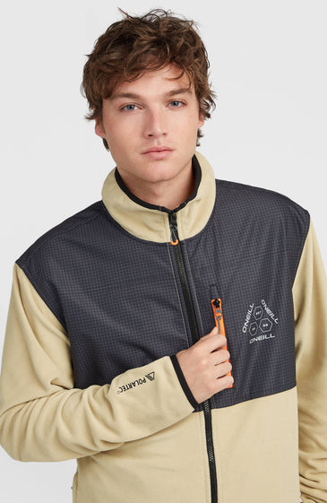 Το FWC'Peak Polartec® Full-Zip Hyperfleece είναι ένα άνετο και λειτουργικό ανδρικό fleece με χαλαρή γραμμή (loose fit), σχεδιασμένο για υψηλές επιδόσεις τόσο στις πίστες όσο και στις καθημερινές δραστηριότητες εκτός βουνού.