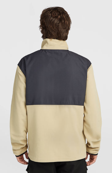 Το FWC'Peak Polartec® Full-Zip Hyperfleece είναι ένα άνετο και λειτουργικό ανδρικό fleece με χαλαρή γραμμή (loose fit), σχεδιασμένο για υψηλές επιδόσεις τόσο στις πίστες όσο και στις καθημερινές δραστηριότητες εκτός βουνού.