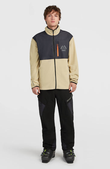 Το FWC'Peak Polartec® Full-Zip Hyperfleece είναι ένα άνετο και λειτουργικό ανδρικό fleece με χαλαρή γραμμή (loose fit), σχεδιασμένο για υψηλές επιδόσεις τόσο στις πίστες όσο και στις καθημερινές δραστηριότητες εκτός βουνού.