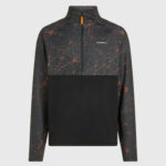 Το FWC'Cruz Printed Half-Zip Fleece είναι σχεδιασμένο για άνεση και ελευθερία κινήσεων καθ’ όλη τη διάρκεια της ημέρας. Διαθέτει κανονική γραμμή (Regular Fit) και είναι κατασκευασμένο από jersey fleece με βουρτσισμένη εσωτερική επιφάνεια, προσφέροντας απαλή αίσθηση και άνετη εφαρμογή.