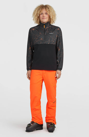 Το FWC'Cruz Printed Half-Zip Fleece είναι σχεδιασμένο για άνεση και ελευθερία κινήσεων καθ’ όλη τη διάρκεια της ημέρας. Διαθέτει κανονική γραμμή (Regular Fit) και είναι κατασκευασμένο από jersey fleece με βουρτσισμένη εσωτερική επιφάνεια, προσφέροντας απαλή αίσθηση και άνετη εφαρμογή.