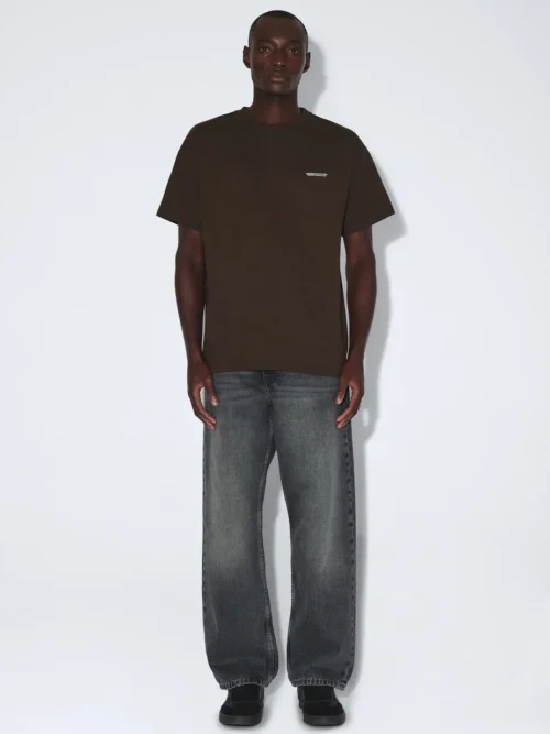 Το Trooper Tee της DR. DENIM συνδυάζει την αυθεντική αισθητική των '90s με τον σύγχρονο streetwear χαρακτήρα.
