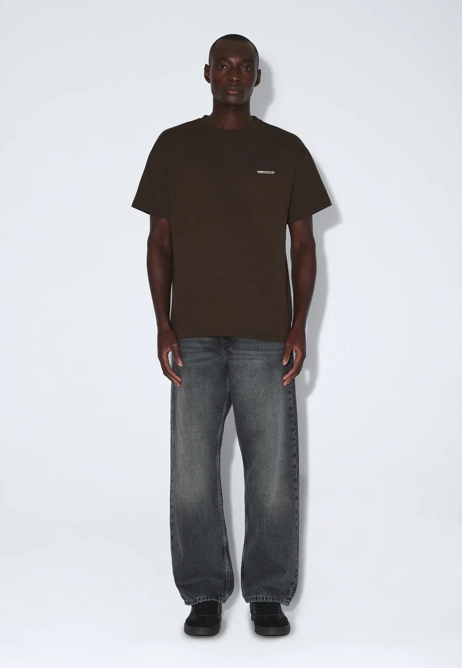 Το Trooper Tee της DR. DENIM συνδυάζει την αυθεντική αισθητική των '90s με τον σύγχρονο streetwear χαρακτήρα.