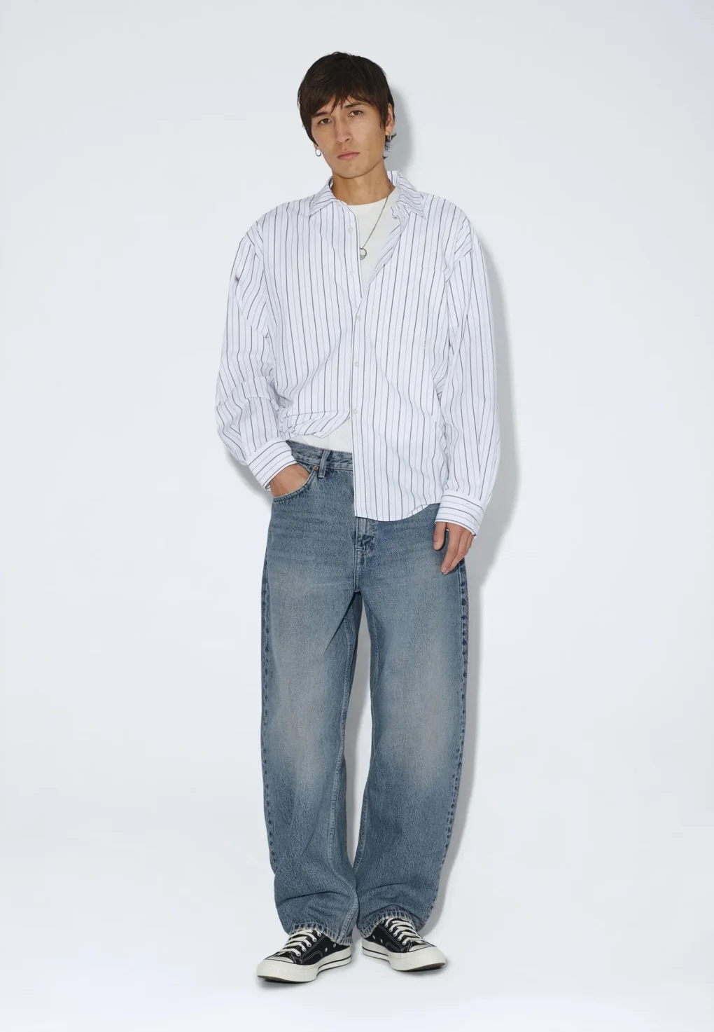 Το Omar Barrel Jeans της DR. DENIM συνδυάζει τη σύγχρονη denim αισθητική με άνετη εφαρμογή και ιδιαίτερη γραμμή.