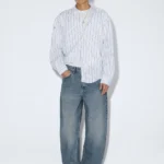 Το Omar Barrel Jeans της DR. DENIM συνδυάζει τη σύγχρονη denim αισθητική με άνετη εφαρμογή και ιδιαίτερη γραμμή.