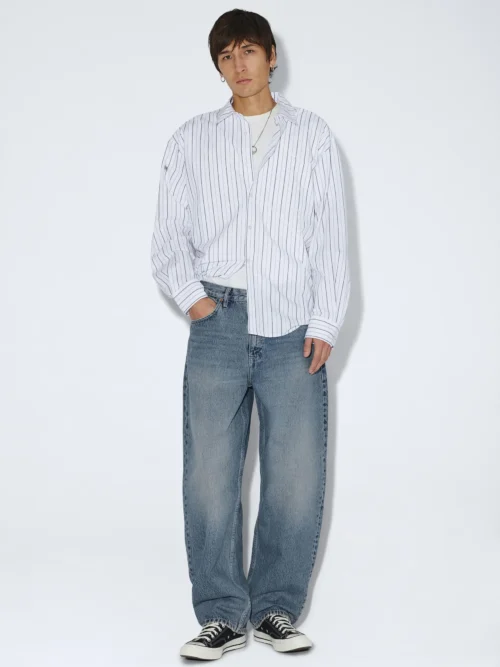 Το Omar Barrel Jeans της DR. DENIM συνδυάζει τη σύγχρονη denim αισθητική με άνετη εφαρμογή και ιδιαίτερη γραμμή.