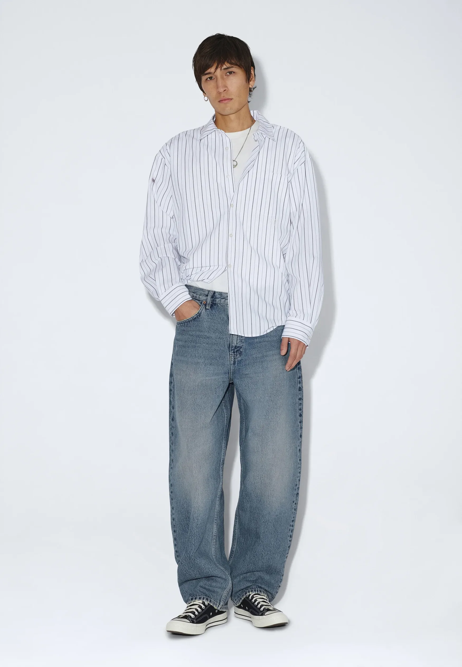 Το Omar Barrel Jeans της DR. DENIM συνδυάζει τη σύγχρονη denim αισθητική με άνετη εφαρμογή και ιδιαίτερη γραμμή.