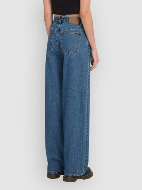 Το Weellow II Jeans της Volcom είναι ένα διαχρονικό γυναικείο τζιν παντελόνι, ιδανικό για τις καθημερινές σας εμφανίσεις. Κατασκευασμένο από 100% βαμβάκι, προσφέρει φυσική αίσθηση και άνεση, ενώ η βαμβακερή σύνθεση επιτρέπει στο ύφασμα να αναπνέει.