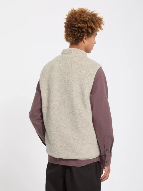 Το Volcom Muzzer Fuzzar Vest είναι ένα ζεστό και άνετο ανδρικό αμάνικο γιλέκο Sherpa, ιδανικό για τις κρύες ημέρες και τις outdoor δραστηριότητες.