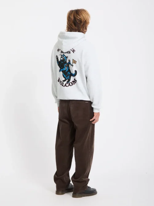 Το Volcom Noder Hoodie είναι ένα ανδρικό fleece φούτερ με κουκούλα, σχεδιασμένο για άνεση και καθημερινό streetwear στυλ.