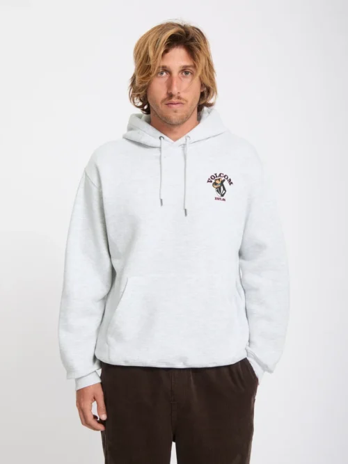 Το Volcom Noder Hoodie είναι ένα ανδρικό fleece φούτερ με κουκούλα, σχεδιασμένο για άνεση και καθημερινό streetwear στυλ.