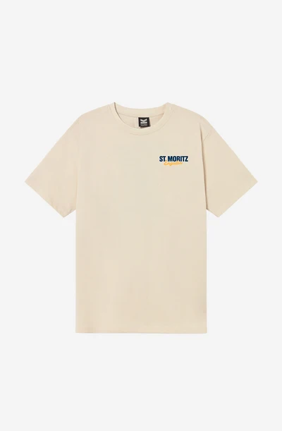 Ανανεώστε το καθημερινό σας στιλ με το T-shirt της KAOTIKO σε Tobacco απόχρωση, έναν ζεστό γήινο τόνο που προσθέτει διακριτικό χαρακτήρα σε κάθε εμφάνιση.