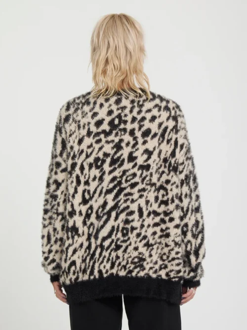 Το Tigardi Cardigan της Volcom είναι μια ιδιαίτερη γυναικεία ζακέτα που συνδυάζει άνεση και ξεχωριστό design. Διαθέτει μακριά μανίκια, V λαιμόκοψη και loose fit εφαρμογή, προσφέροντας άνεση και relaxed αισθητική.