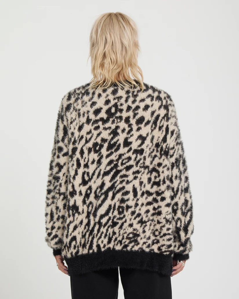 Το Tigardi Cardigan της Volcom είναι μια ιδιαίτερη γυναικεία ζακέτα που συνδυάζει άνεση και ξεχωριστό design. Διαθέτει μακριά μανίκια, V λαιμόκοψη και loose fit εφαρμογή, προσφέροντας άνεση και relaxed αισθητική.