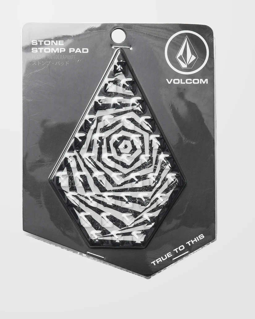 Το Volcom Stone Stomp Pad είναι ένα πρακτικό αντιολισθητικό αξεσουάρ snowboard, σχεδιασμένο για να προσφέρει καλύτερη πρόσφυση και σταθερότητα στο ελεύθερο πόδι κατά την αποβίβαση από το lift και κατά τη μετακίνηση με το ένα πόδι εκτός δέστρας.